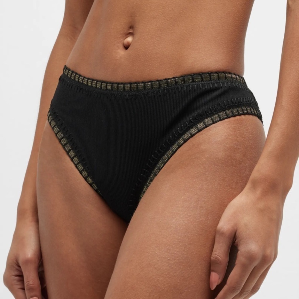 NWT Platinum Inspired by Solange Ferrarini Black Gold Crochet Trim Scoop Bottom
